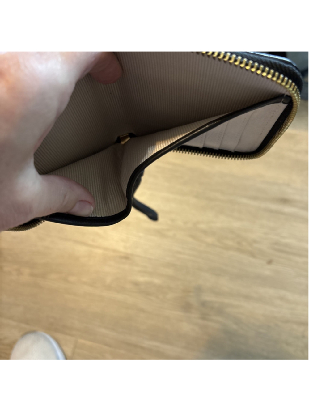 Margot New York Black Leather Wristlet Wallet. Very Clean! - Picture 8 of 9